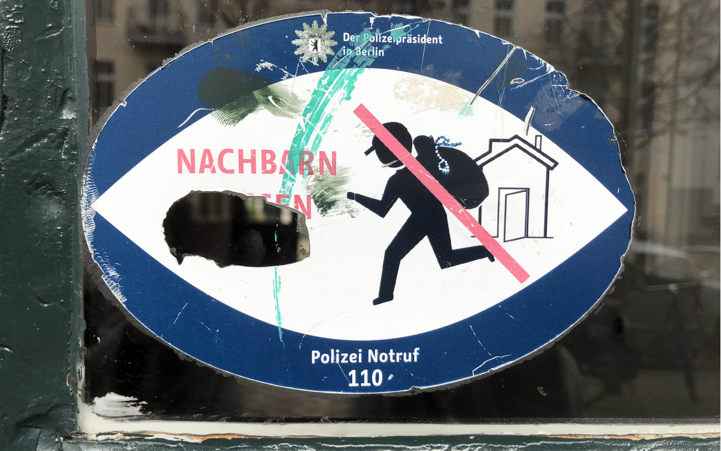 Die Schriftarten Change Letter (bisher noch nicht als Retail-Font veröffentlicht) und Change im Einsatz als Hausschrift für Berlin – Aufkleber Berliner Polizei