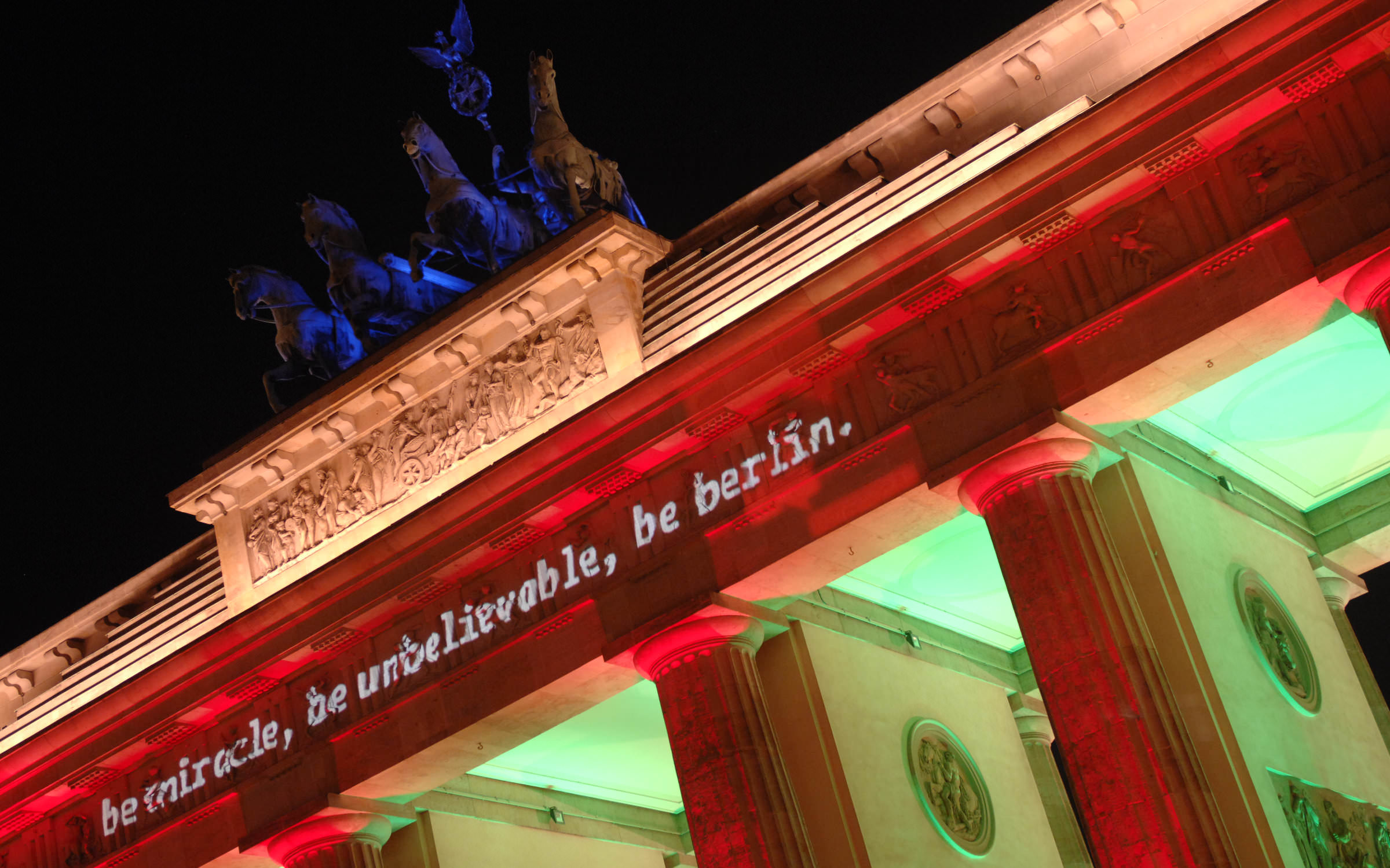 Die Schriftart Change Letter (bisher noch nicht als Retail-Font veröffentlicht) im Einsatz als Hausschrift für Berlin – Brandenburger Tor
