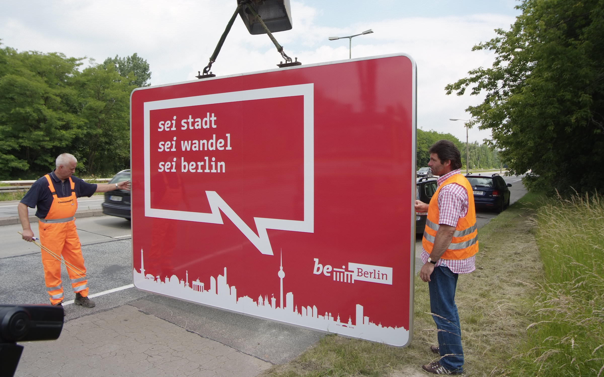 Die Schriftart Change Letter (bisher noch nicht als Retail-Font veröffentlicht) als Hausschrift für Berlin – Werbetafel an der Autobahn