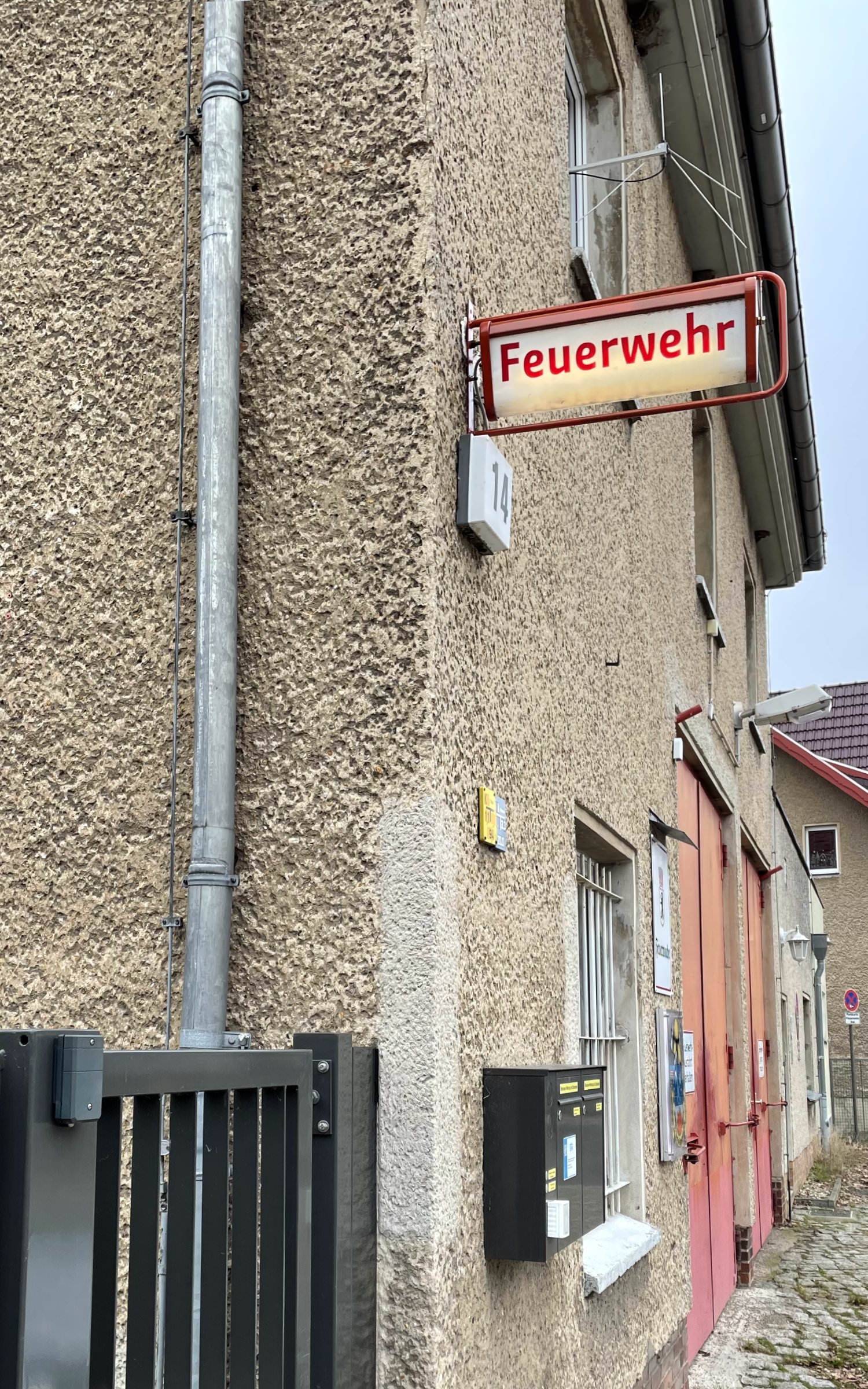 Die Schriftart Change im Einsatz als Hausschrift für die Berliner Feuerwehr – Feuerwache Blankenfelde