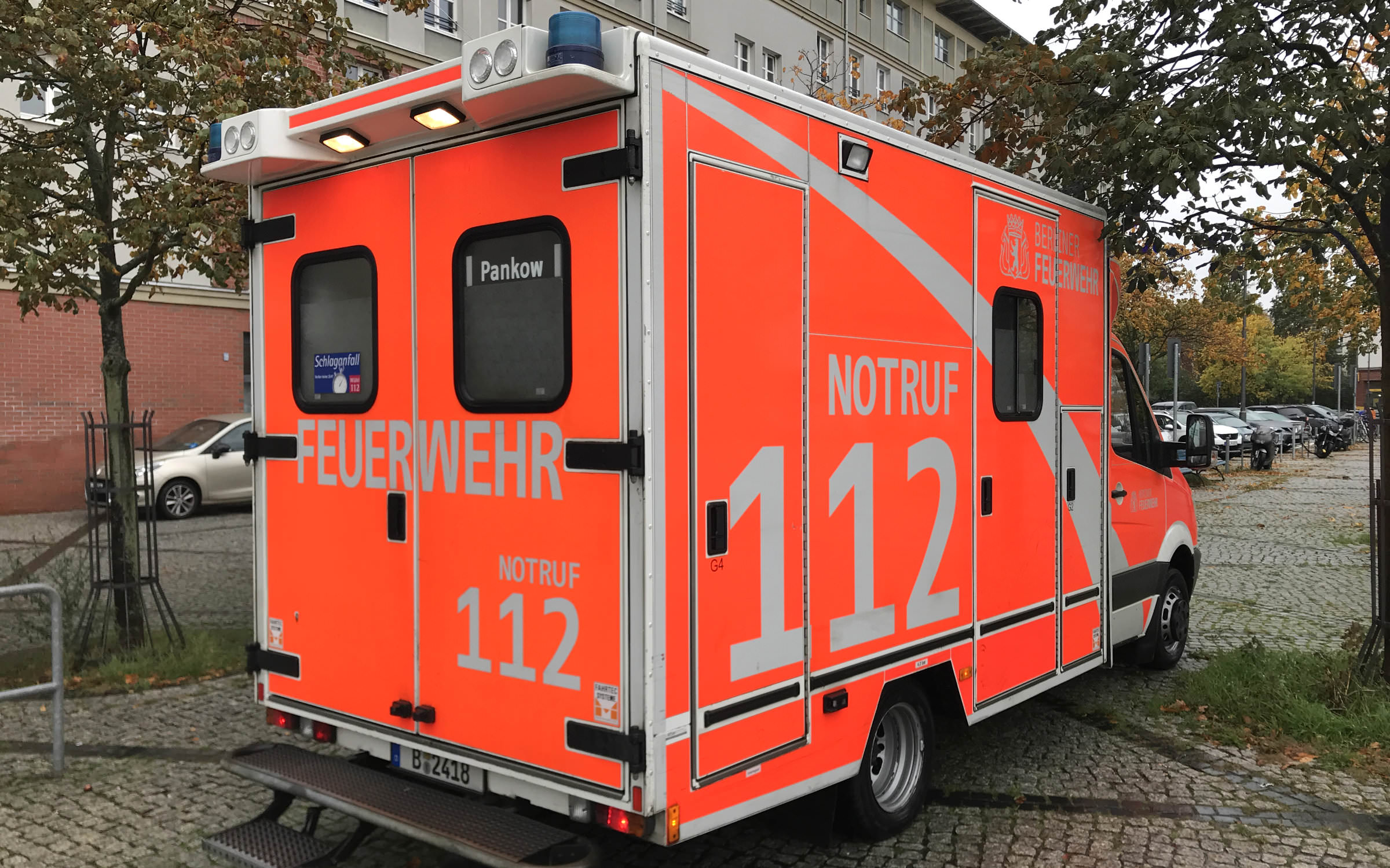 Die Schriftarten Change und Change Letter (letztere noch nicht als Retail-Font veröffentlicht) im Einsatz als Hausschrift für die Berliner Feuerwehr – Rettungswagen