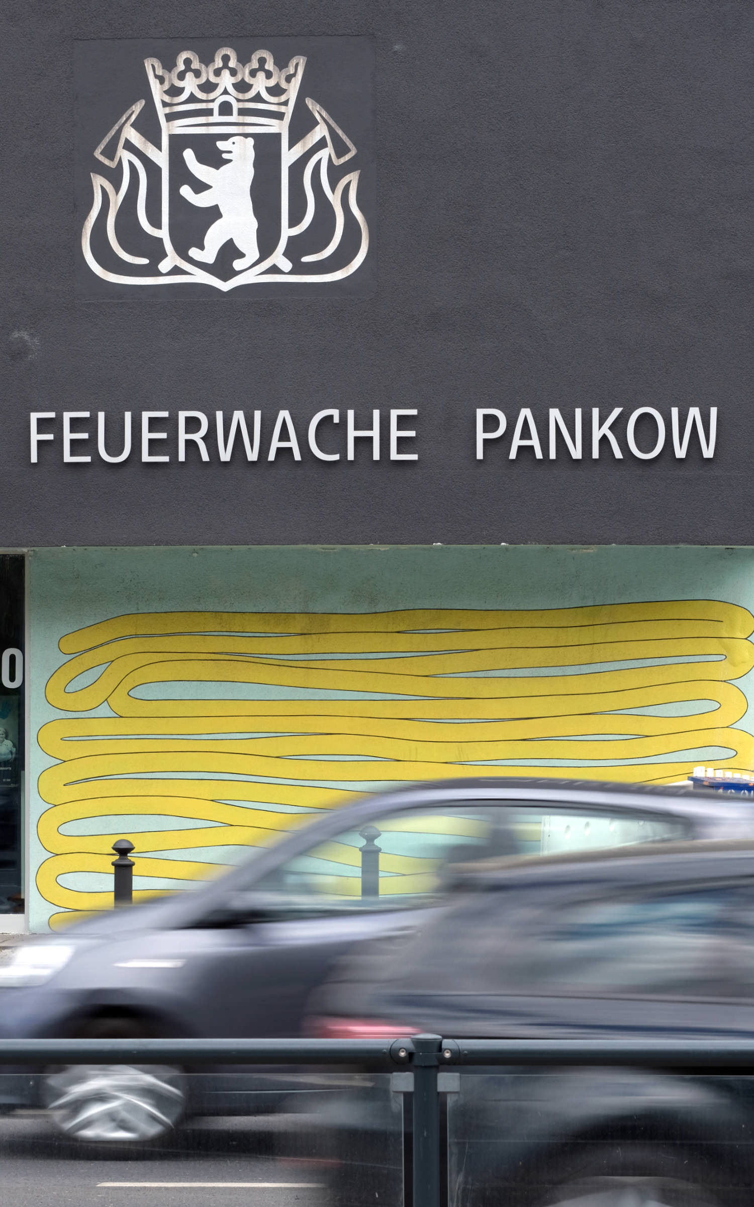 Die Schriftart Change Letter (noch nicht als Retail-Font veröffentlicht) im Einsatz als Hausschrift für die Berliner Feuerwehr – Feuerwache Pankow