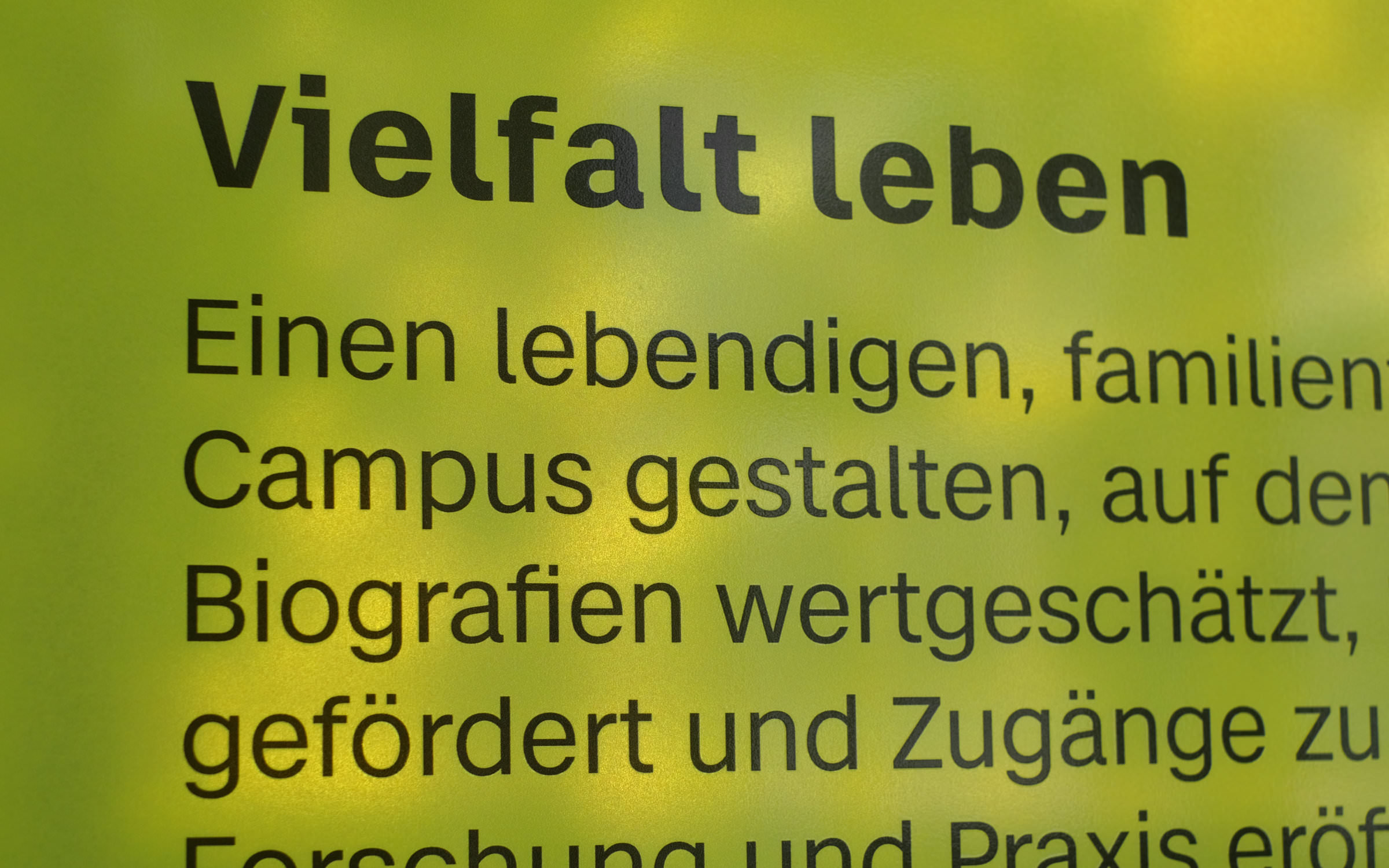 Fonts im Alltag: Die Schriftfamilien Case Micro und Case Text für das Corporate-Design der Berliner Hochschule für Technik