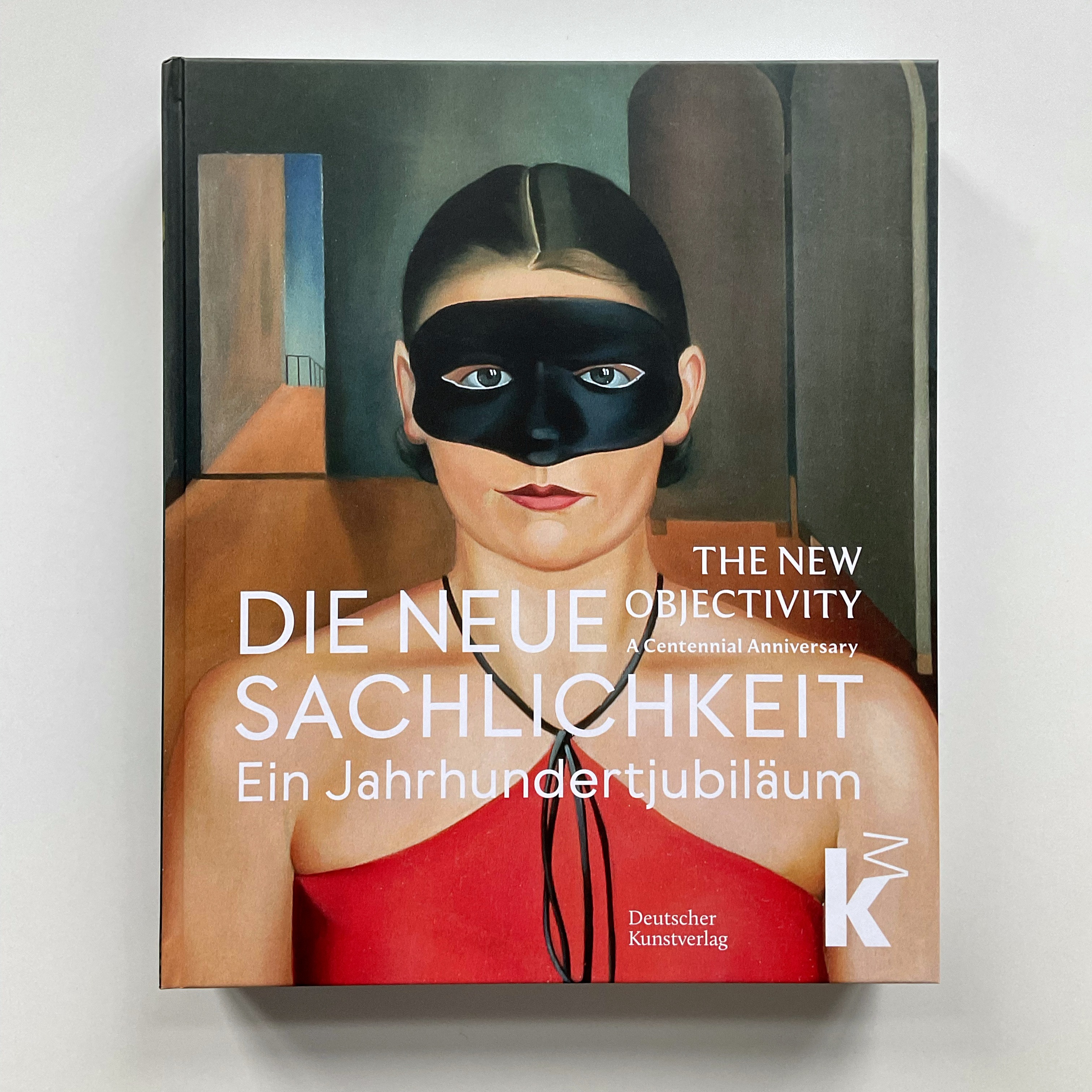 Fonts im Alltag: Die Schriftart West für den begleitenden Katalog zur Ausstellung „Die Neue Sachlichkeit“ der Kunsthalle Mannheim