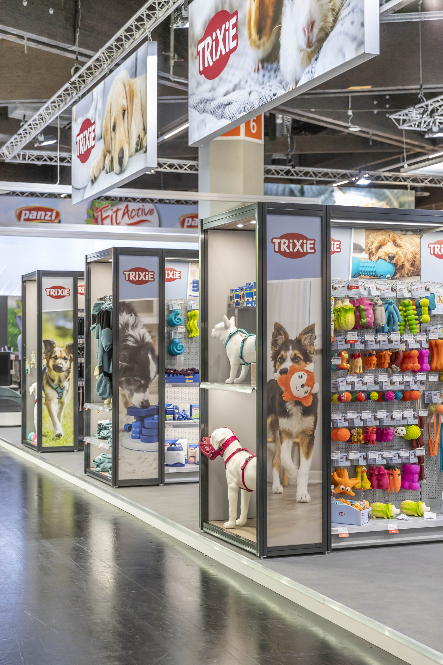 Case-Study: Modernisierung des Trixie-Logos – Trixie führte das neue Erscheinungsbild auf der Weltleitmesse der Heimtierbranche ein, der Interzoo in Nürnberg.